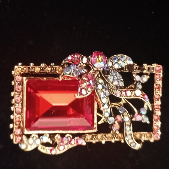 Beautiful Red & Gold Brooch - Picture 1 of 4